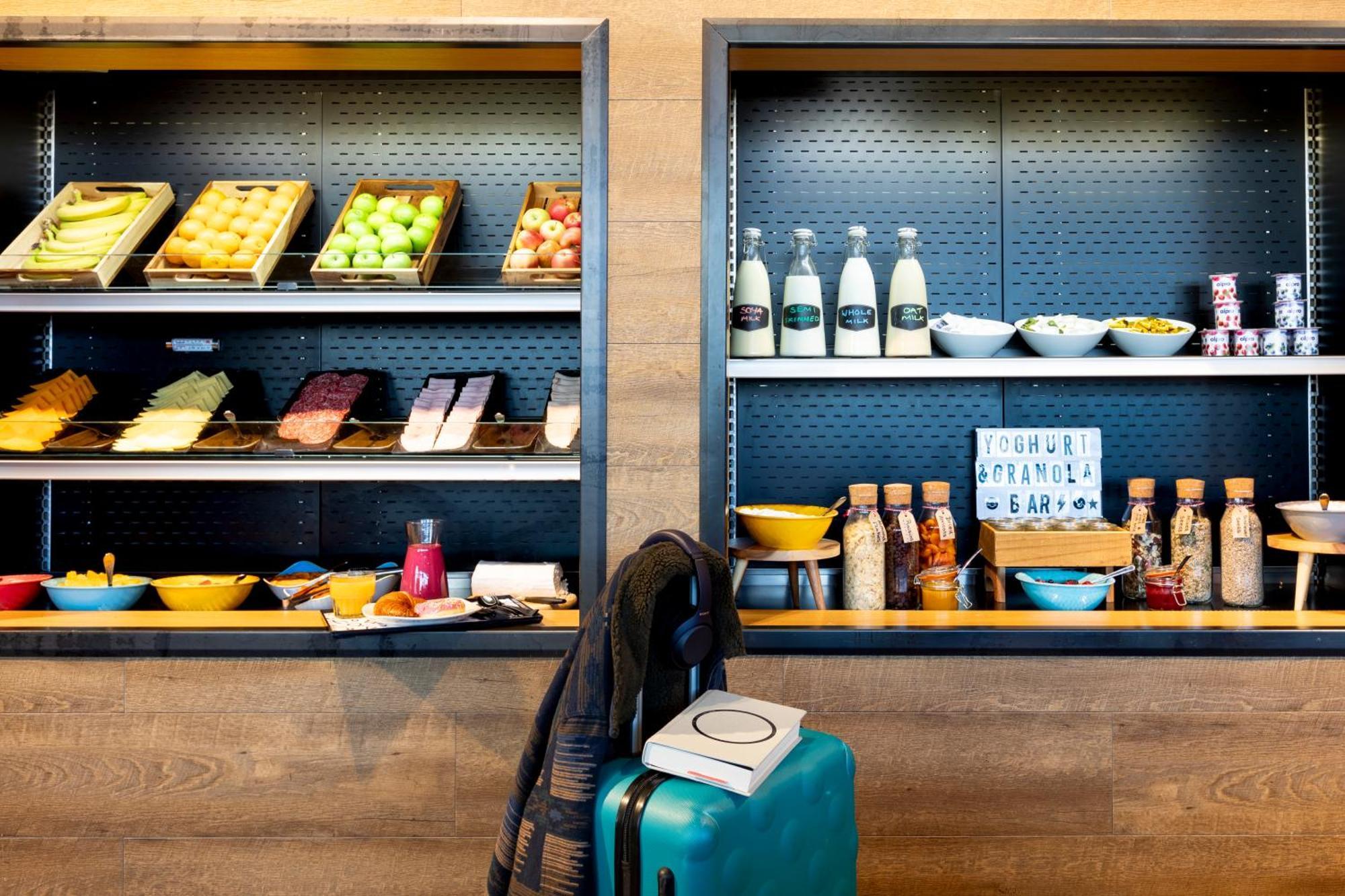 Hotel Moxy Milan Linate Airport Segrate Esterno foto
