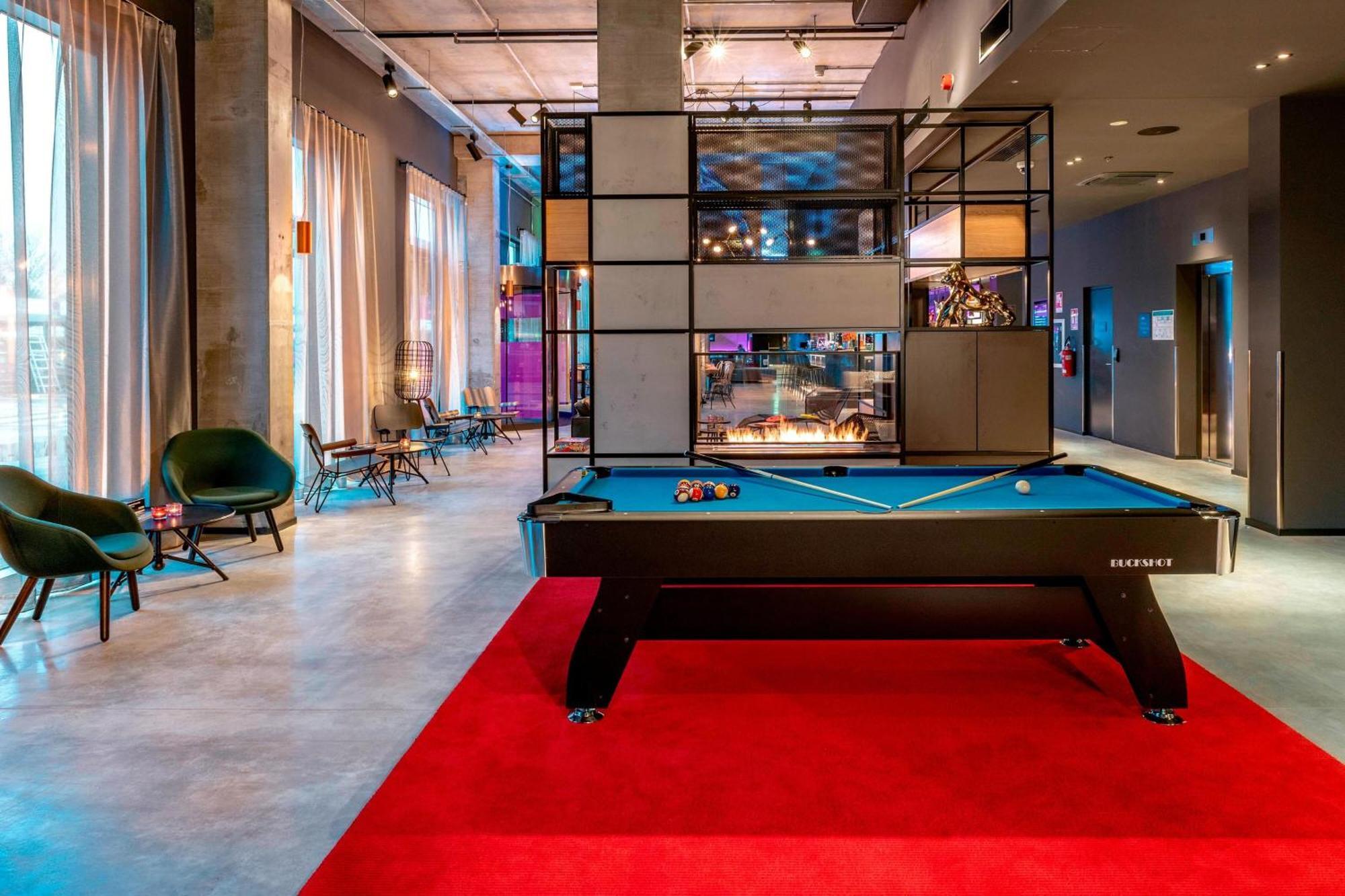 Hotel Moxy Milan Linate Airport Segrate Esterno foto