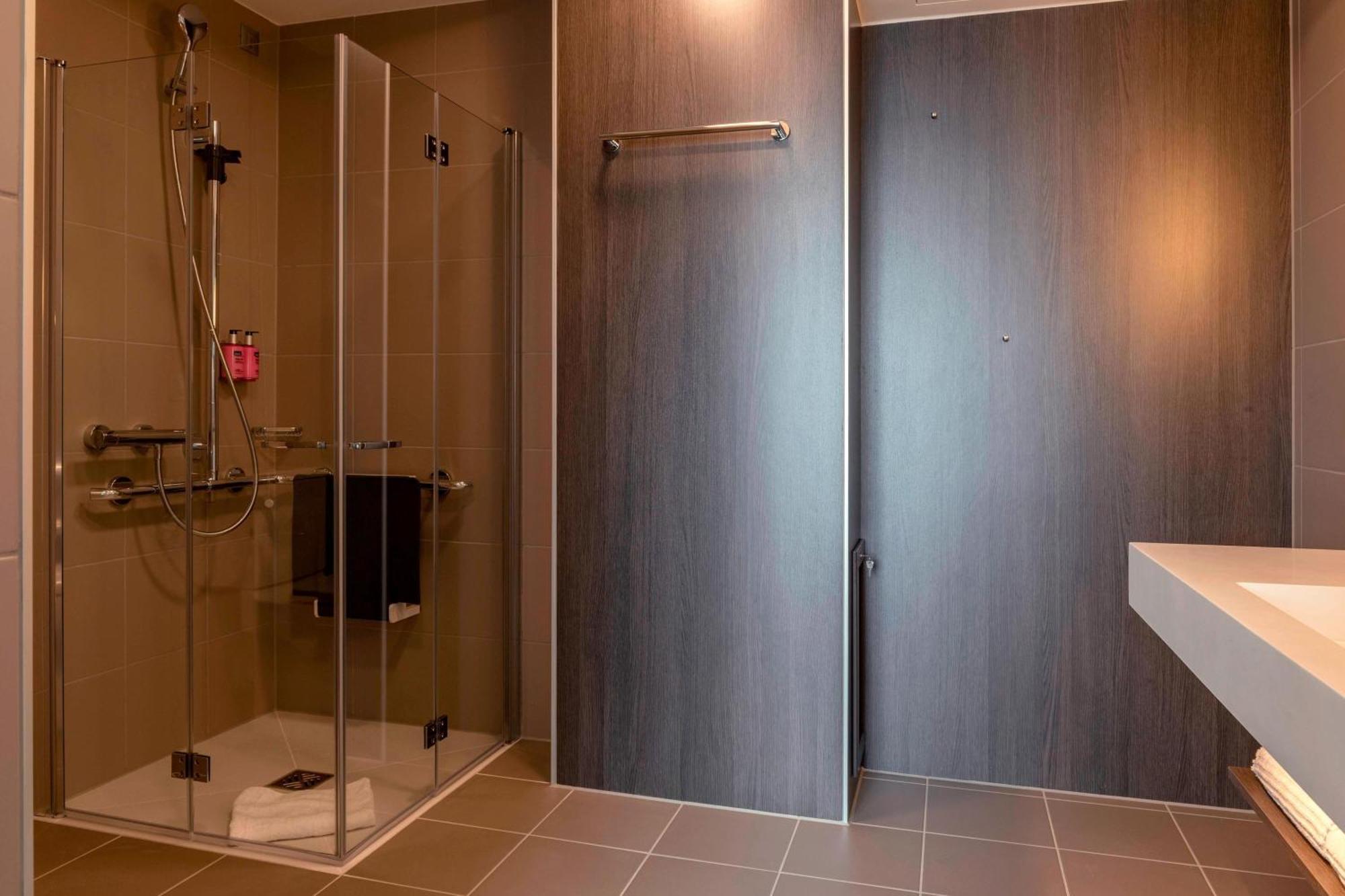 Hotel Moxy Milan Linate Airport Segrate Esterno foto