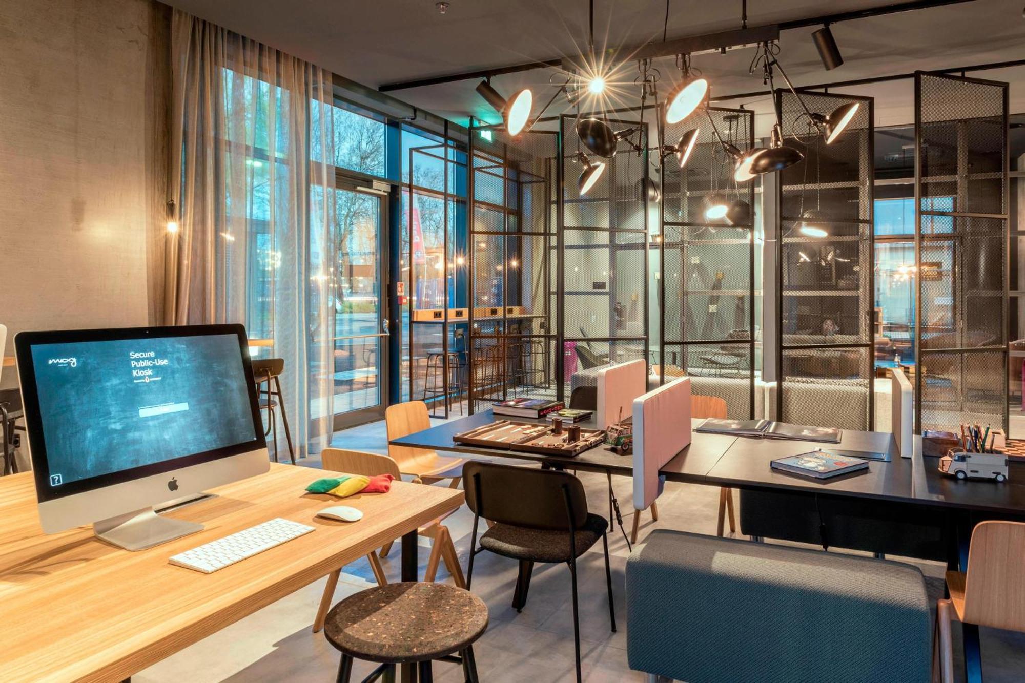 Hotel Moxy Milan Linate Airport Segrate Esterno foto