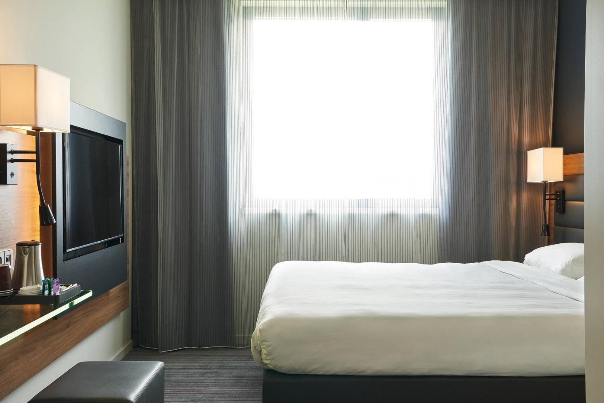 Hotel Moxy Milan Linate Airport Segrate Esterno foto