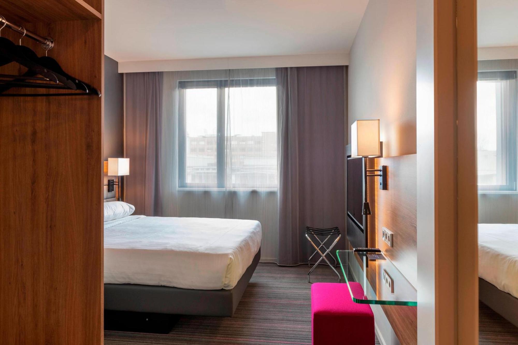 Hotel Moxy Milan Linate Airport Segrate Esterno foto