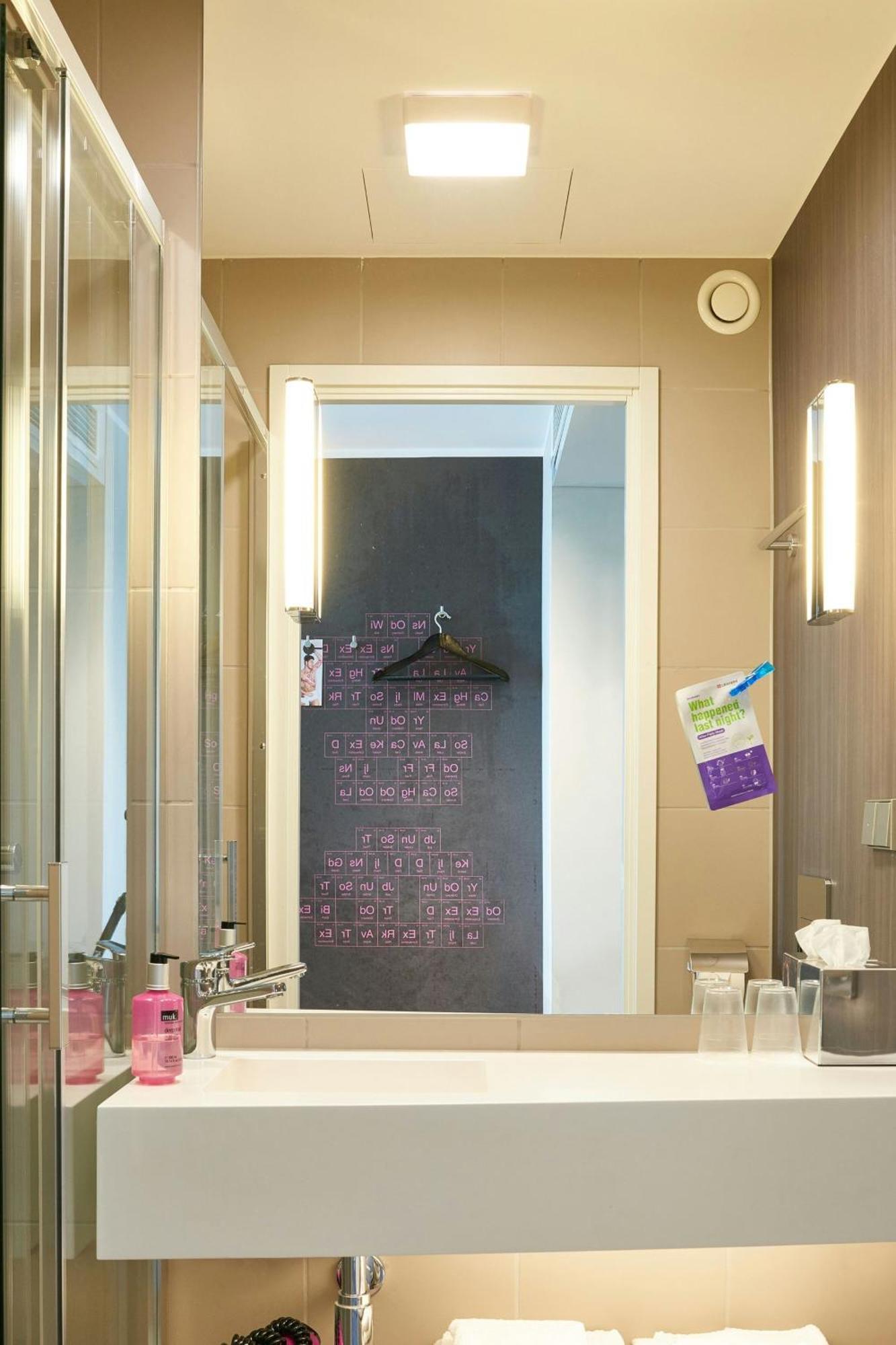 Hotel Moxy Milan Linate Airport Segrate Esterno foto