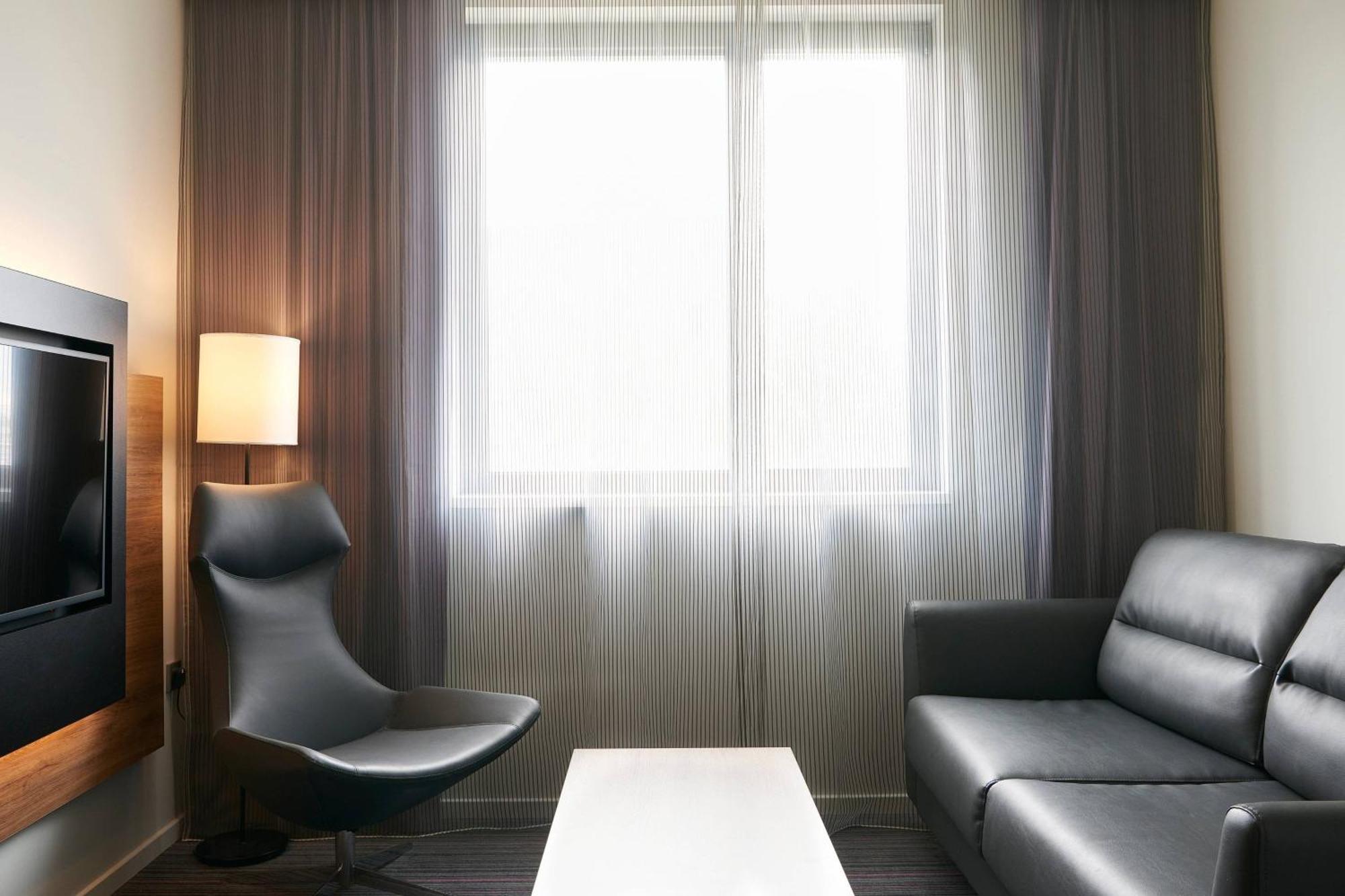 Hotel Moxy Milan Linate Airport Segrate Esterno foto