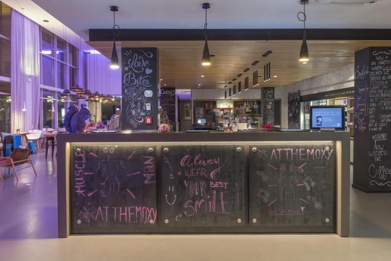 Hotel Moxy Milan Linate Airport Segrate Esterno foto