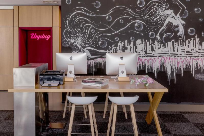 Hotel Moxy Milan Linate Airport Segrate Esterno foto